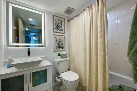 Снять в аренду кондоминиум в Корал-Гейблс, Флорида 2 спальни, 78.04м2, № 2056896 - фото 5