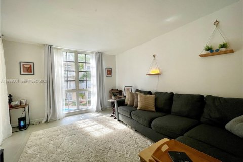 Снять в аренду кондоминиум в Корал-Гейблс, Флорида 2 спальни, 78.04м2, № 2056896 - фото 13