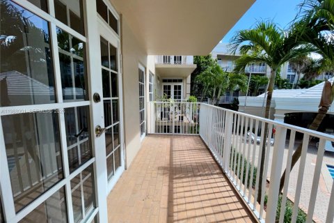 Снять в аренду кондоминиум в Корал-Гейблс, Флорида 2 спальни, 78.04м2, № 2056896 - фото 22