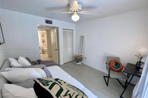 Снять в аренду кондоминиум в Корал-Гейблс, Флорида 2 спальни, 78.04м2, № 2056896 - фото 16