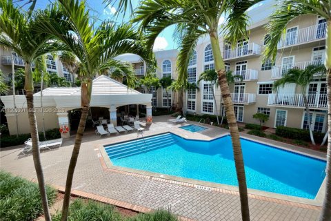 Снять в аренду кондоминиум в Корал-Гейблс, Флорида 2 спальни, 78.04м2, № 2056896 - фото 23