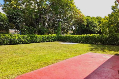 House in Miami, Florida 4 bedrooms, 146.79 sq.m. № 1965241 - photo 18