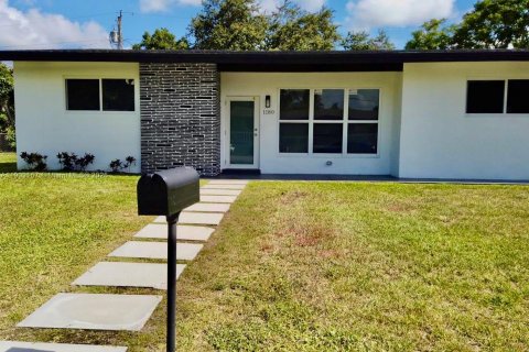 House in Miami, Florida 4 bedrooms, 146.79 sq.m. № 1965241 - photo 4