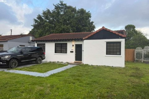 House in Miami Springs, Florida 3 bedrooms, 189.33 sq.m. № 2088233