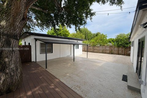House in Miami Springs, Florida 3 bedrooms, 189.33 sq.m. № 2088233 - photo 26