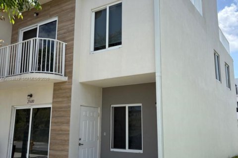 Touwnhouse à vendre à Homestead, Floride: 4 chambres, 129.88 m2 № 2172061 - photo 2