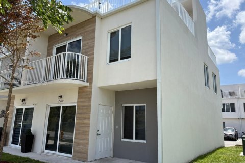 Touwnhouse à Homestead, Floride 4 chambres, 129.88 m2 № 2172061