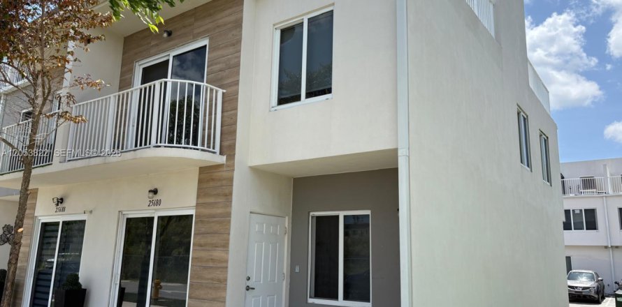 Touwnhouse à Homestead, Floride 4 chambres, 129.88 m2 № 2172061