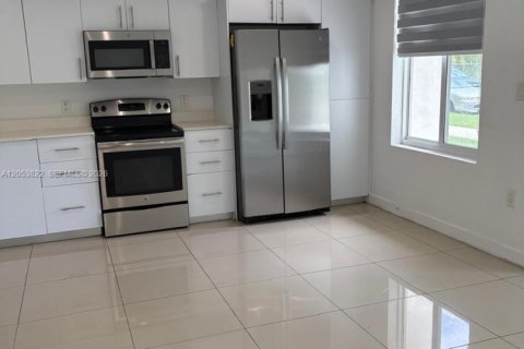 Touwnhouse à vendre à Homestead, Floride: 4 chambres, 129.88 m2 № 2172061 - photo 5