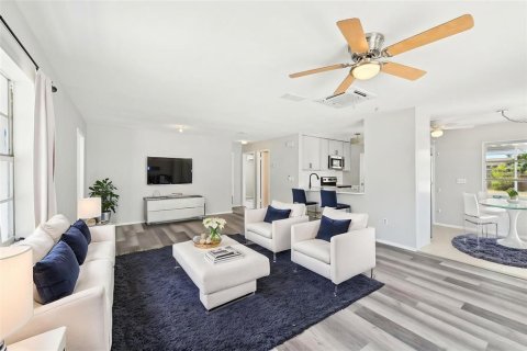 House in Venice, Florida 3 bedrooms, 102.01 sq.m. № 1685295 - photo 3