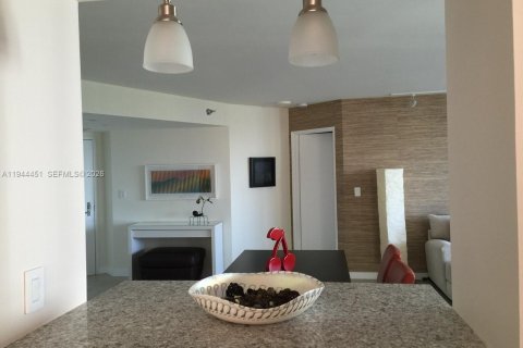 Condo in Aventura, Florida, 2 bedrooms  № 2001658 - photo 10