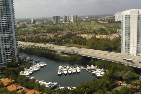 Condo in Aventura, Florida, 2 bedrooms  № 2001658 - photo 19