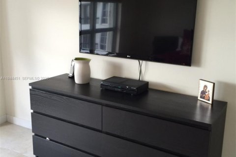 Condo in Aventura, Florida, 2 bedrooms  № 2001658 - photo 14