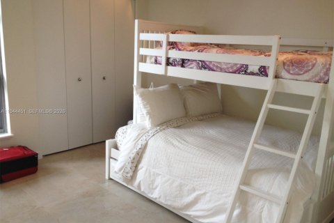 Condo in Aventura, Florida, 2 bedrooms  № 2001658 - photo 16