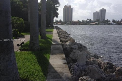 Condo in Aventura, Florida, 2 bedrooms  № 2001658 - photo 20