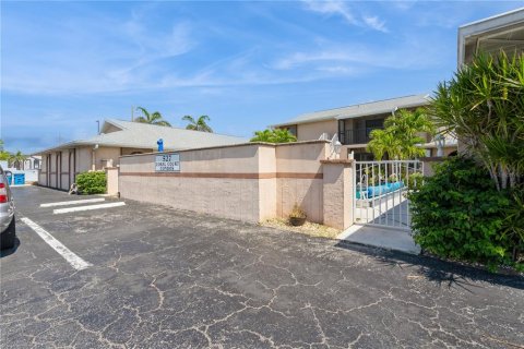 Copropriété à vendre à Cape Coral, Floride: 2 chambres, 83.24 m2 № 1679272 - photo 28