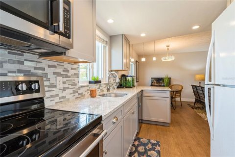 Copropriété à vendre à Cape Coral, Floride: 2 chambres, 83.24 m2 № 1679272 - photo 3