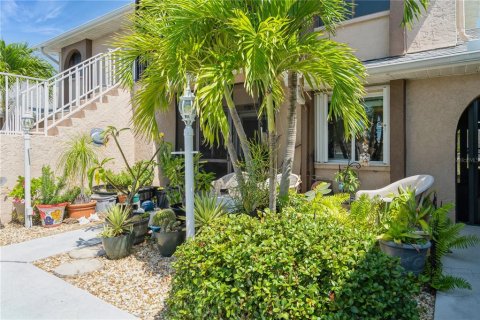 Copropriété à vendre à Cape Coral, Floride: 2 chambres, 83.24 m2 № 1679272 - photo 2