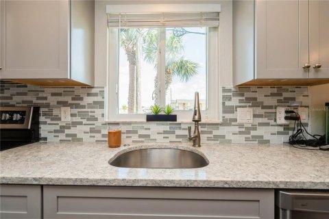 Copropriété à vendre à Cape Coral, Floride: 2 chambres, 83.24 m2 № 1679272 - photo 4