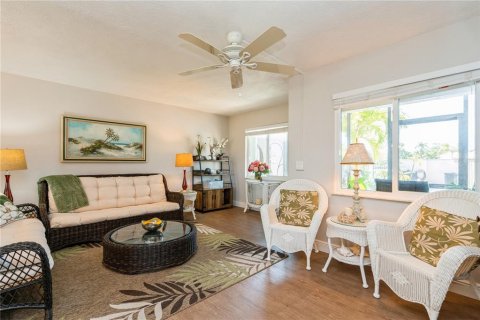 Copropriété à vendre à Cape Coral, Floride: 2 chambres, 83.24 m2 № 1679272 - photo 14
