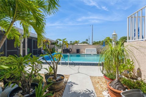 Copropriété à vendre à Cape Coral, Floride: 2 chambres, 83.24 m2 № 1679272 - photo 27