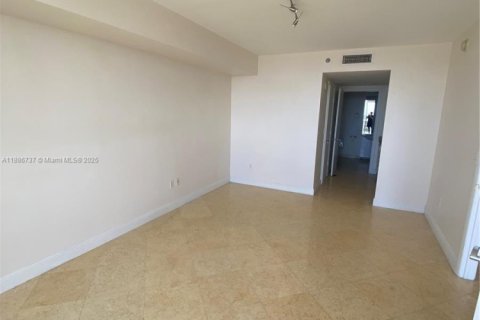Condo in Hallandale Beach, Florida, 2 bedrooms № 2243285 - photo 6