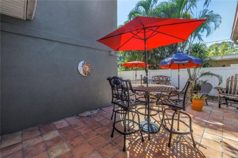 House in Saint Petersburg, Florida 3 bedrooms, 206.99 sq.m. № 1552865 - photo 24