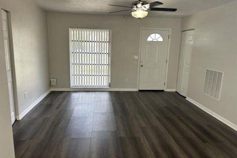 Villa ou maison à louer à Spring Hill, Floride: 2 chambres, 95.69 m2 № 2109533 - photo 2