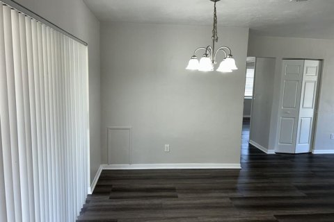 Villa ou maison à louer à Spring Hill, Floride: 2 chambres, 95.69 m2 № 2109533 - photo 7