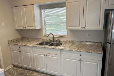 Villa ou maison à louer à Spring Hill, Floride: 2 chambres, 95.69 m2 № 2109533 - photo 10