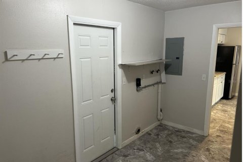 Villa ou maison à louer à Spring Hill, Floride: 2 chambres, 95.69 m2 № 2109533 - photo 13