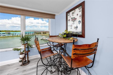 Condo in Gulfport, Florida, 2 bedrooms  № 1815671 - photo 22