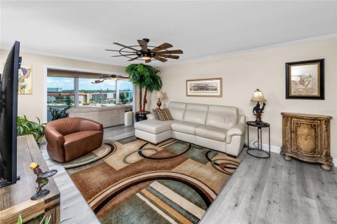Condo in Gulfport, Florida, 2 bedrooms  № 1815671 - photo 18