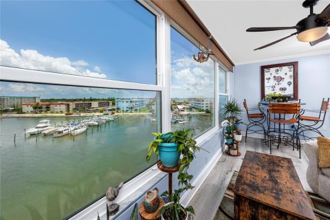 Condo in Gulfport, Florida, 2 bedrooms  № 1815671 - photo 24