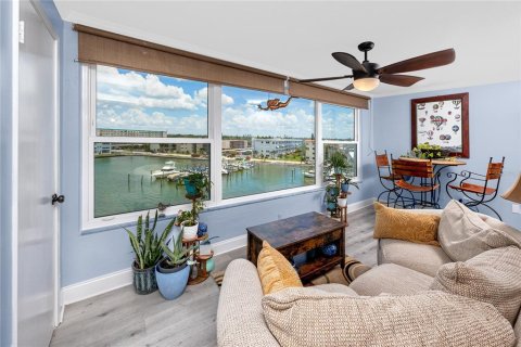 Condo in Gulfport, Florida, 2 bedrooms  № 1815671 - photo 5