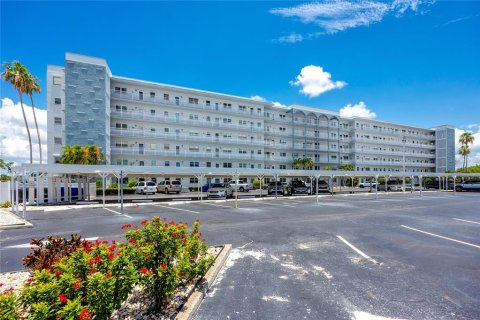 Condo in Gulfport, Florida, 2 bedrooms  № 1815671 - photo 2