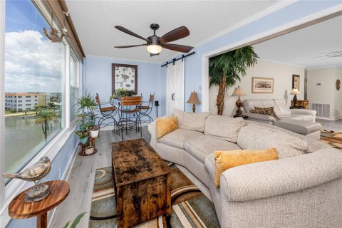 Condo in Gulfport, Florida, 2 bedrooms  № 1815671 - photo 25