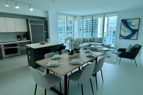 Copropriété à louer à Miami, Floride: 2 chambres, 108.23 m2 № 1964132 - photo 1