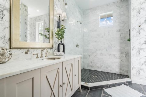 Casa en venta en Tampa, Florida, 5 dormitorios, 390.56 m2 № 1803761 - foto 19