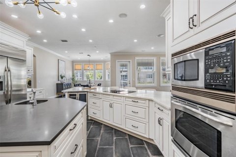 Casa en venta en Tampa, Florida, 5 dormitorios, 390.56 m2 № 1803761 - foto 9
