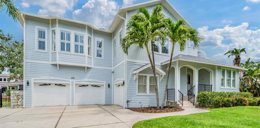 Casa en Tampa, Florida 5 dormitorios, 390.56 m2 № 1803761