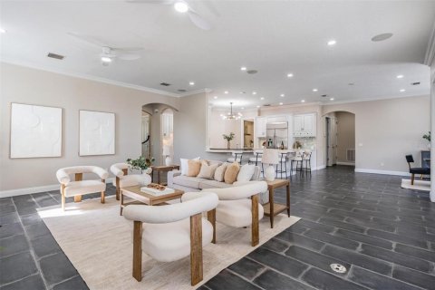 Casa en venta en Tampa, Florida, 5 dormitorios, 390.56 m2 № 1803761 - foto 10