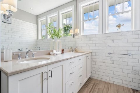 Casa en venta en Tampa, Florida, 5 dormitorios, 390.56 m2 № 1803761 - foto 26