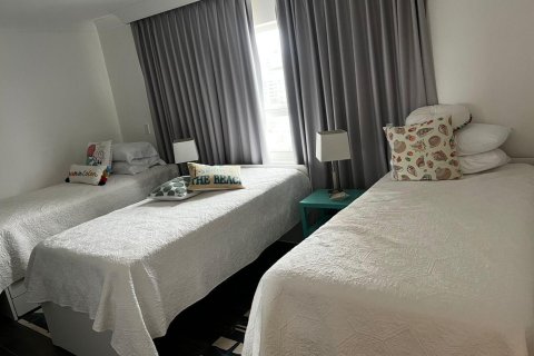 Condominio en alquiler en Lauderdale-by-the-Sea, Florida, 2 dormitorios, 97.08 m2 № 1231527 - foto 1