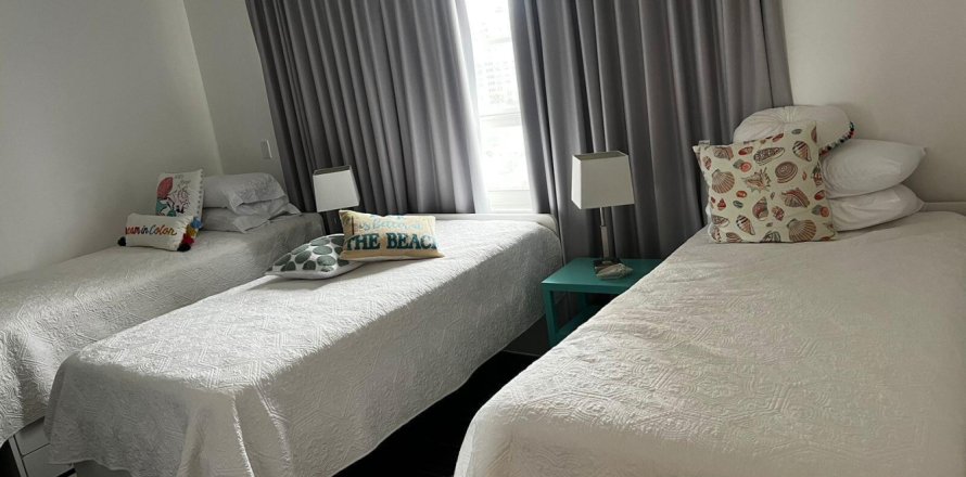 Condominio en Lauderdale-by-the-Sea, Florida, 2 dormitorios № 1231527