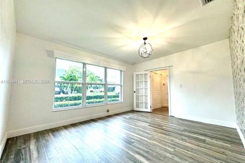 Купить виллу или дом в Норт-Майами, Флорида 3 спальни, 152.45м2, № 2005520 - фото 18