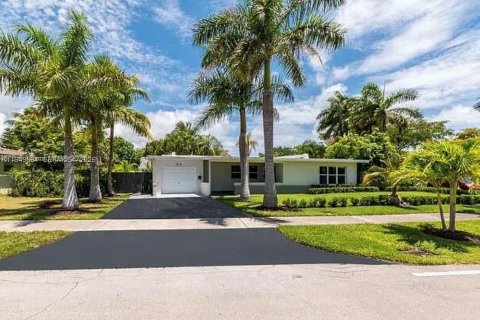 Дом в Норт-Майами, Флорида 3 спальни, 152.45м2 № 2005520