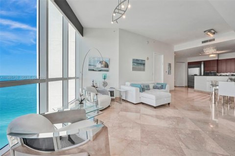 Condo in Sunny Isles Beach, Florida, 2 bedrooms  № 2047395 - photo 8