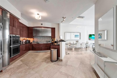 Condo in Sunny Isles Beach, Florida, 2 bedrooms  № 2047395 - photo 3