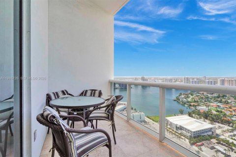 Condo in Sunny Isles Beach, Florida, 2 bedrooms  № 2047395 - photo 14